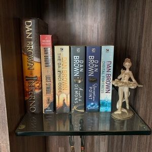 DAN BROWN BOX SET Condition - like new 🔥